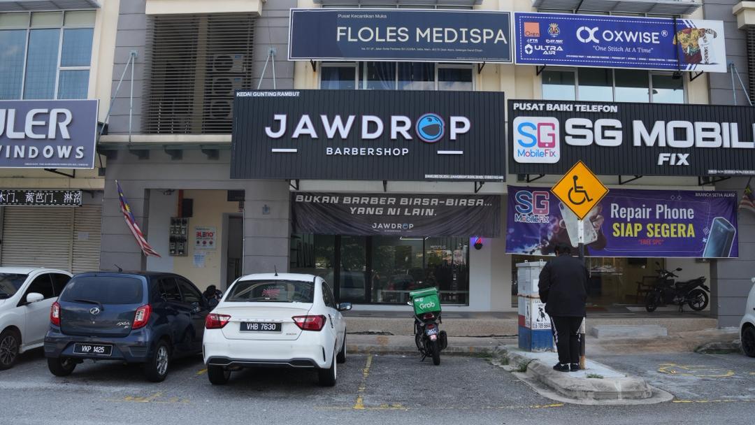 Jawdrop Setia Alam storefront and full facade by day