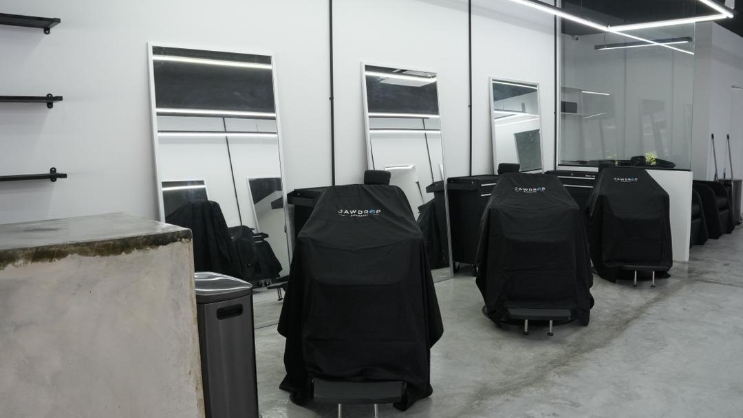 Jawdrop Setia Alam styling chairs and full-length mirrors